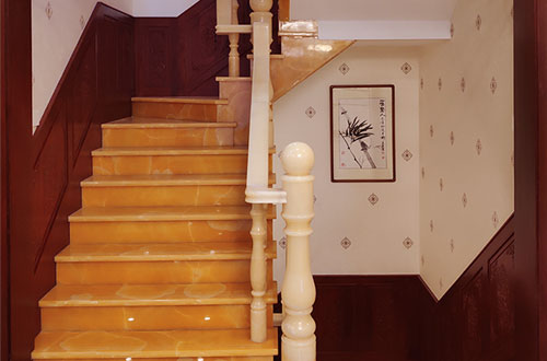 抚宁中式别墅室内汉白玉石楼梯的定制安装装饰效果